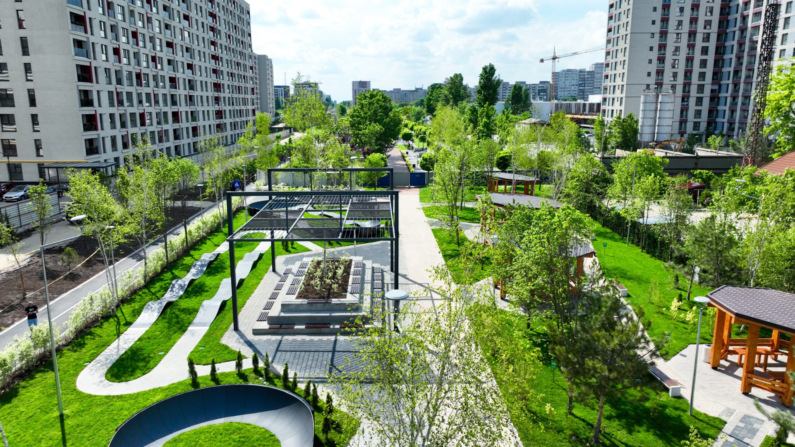 Sector 6: Calea ferată dintre Valea Cascadelor și Lujerului urmează să fie dezafectată și demolată. Autoritățile locale intenționează extinderea parcului parcului liniilor, în detrimentul trenului metropolitan.