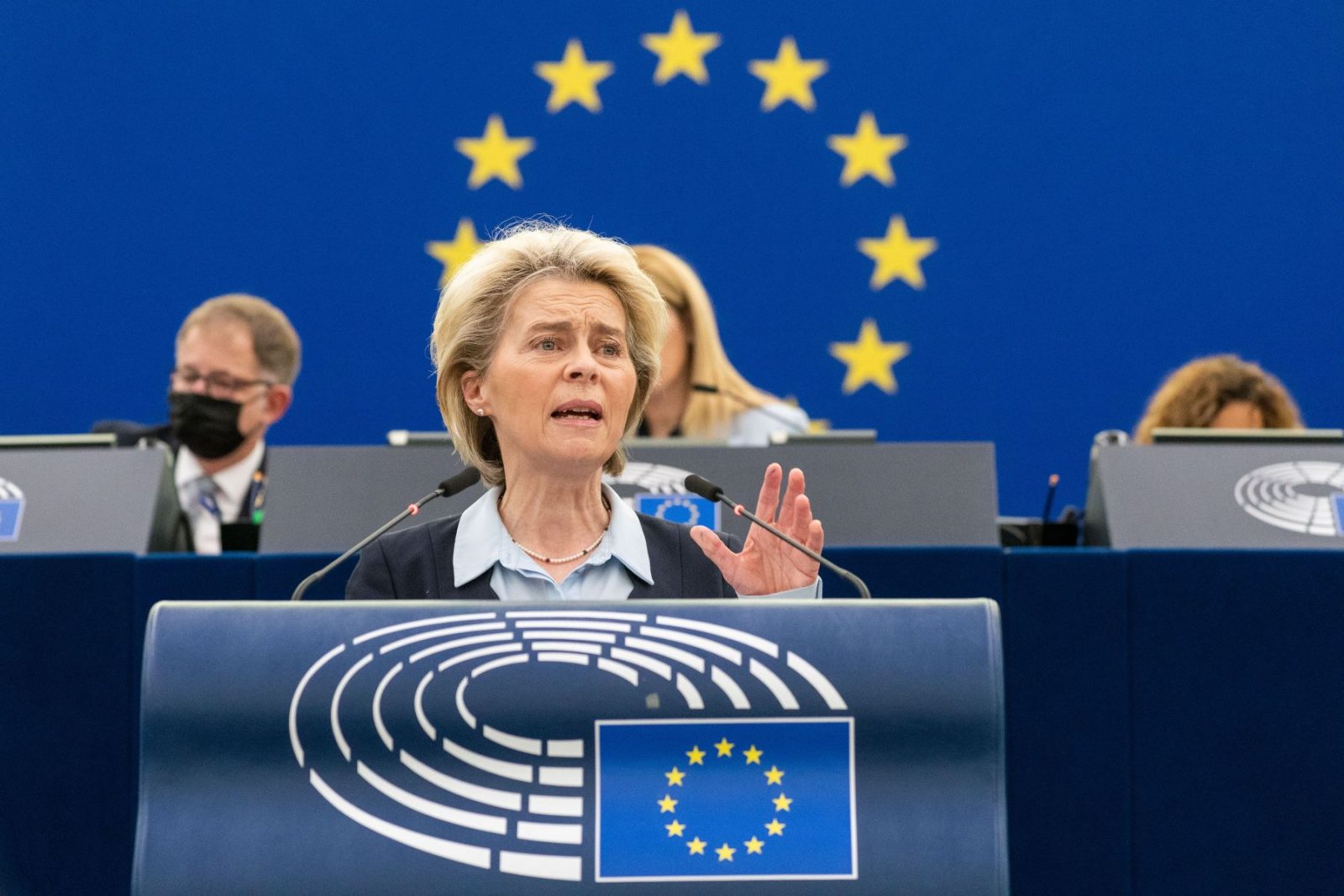 Ursula von der Leyen anunță că Uniunea Europeană studiază posibilitatea de a accelera eliminarea resurselor de petrol și gaze din Rusia, ca reacție la presiunile din partea Statelor Uniteea noastră”
