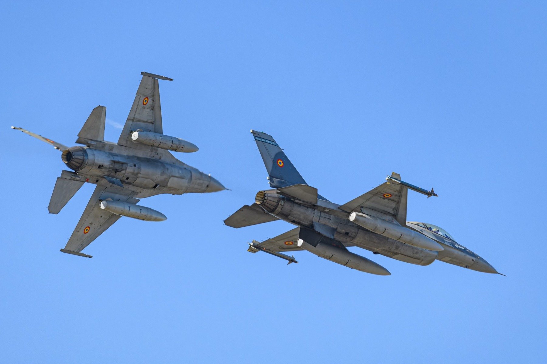 Piloți bulgari cu avioane MiG-29 și români cu F-16 au desfășurat un exercițiu comun de poliție aerianăea noastră”