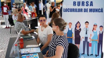 Iată o posibilă reformulare a titlului: “Rata șomajului din Arad înregistrează o creștere, în conditions în care numărul oportunităților de angajare pe plan local este mai mare comparativ cu perioada similară a anului precedent.”