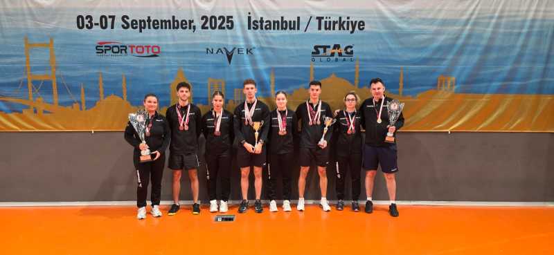 Echipa națională de tenis de masă a României a realizat o performanță remarcabilă la Campionatele Balcanice desfășurate la Istanbul, câștigând un total de zece medalii.
