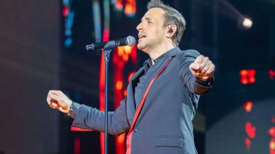 Festivalul de muzică pop-simfonică “De neuitat” debutează în Piața Constituției, cu o primă seară care îl aduce pe scenă pe cunoscutul artist Nikos Vertis.