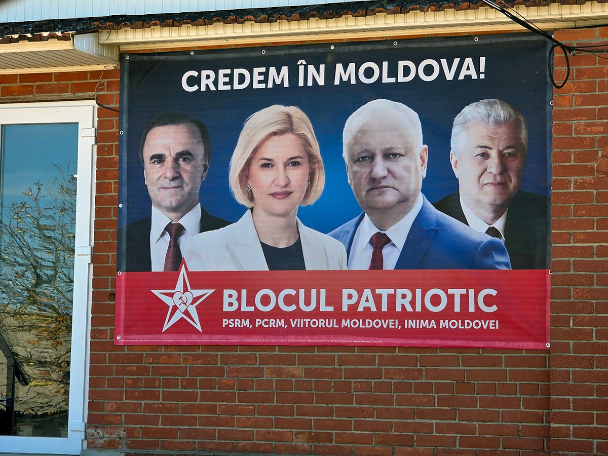 Trei indivizi arestați în Moldova, acuzați de conducerea provocărilor destabilizatoare și a protestelor în masăea noastră”