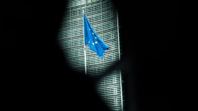Tânăr jihadist cu vârsta adolescentină va fi judecat pentru planificarea unui atac asupra Parlamentului European, ambasadelor și altor instituții din Franțaea noastră”