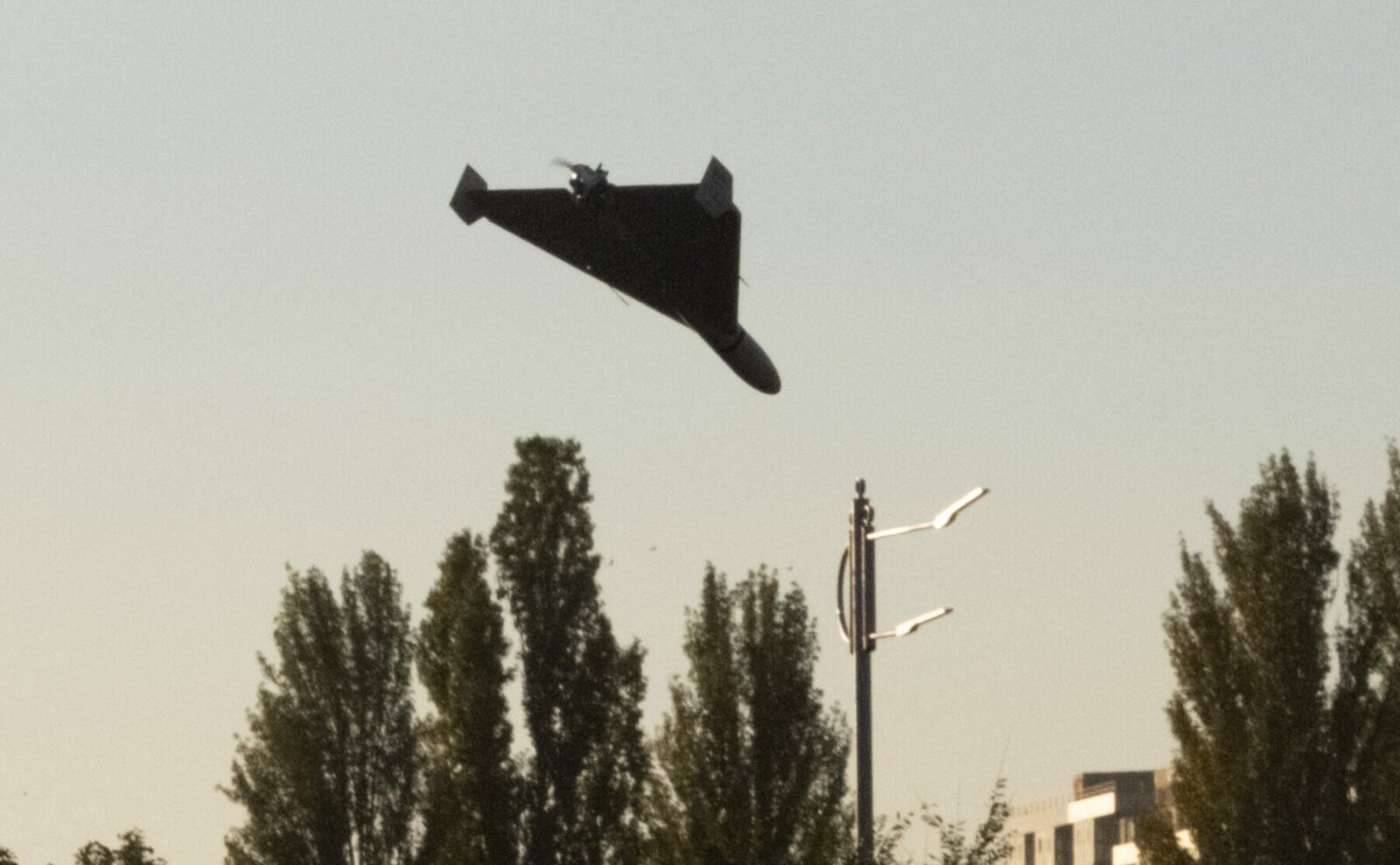 Nicușor Dan ezită în privința propunerii de stabilire a unei zone no-fly deasupra Ucrainei, dronele rusești urmând să fie doborâte pe teritoriul ucrainean: „Pentru moment, mai degrabă nu”ea noastră”