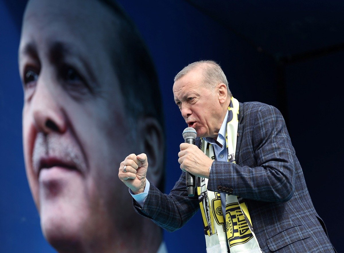 Opoziția politică din Turcia, supusă unei noi acțiuni de percheziție inițiată de procurori loiali regimului autoritar condus de Erdoganea noastră”