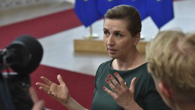 Un din doi reprezentanți ai sexului feminin din Groenlanda a fost supusă contracepției forțate în anii 1970, cu peste 4000 de femei care au fost forțate să poarte sterilet fără a fi informate, iar premierul danez și-a exprimat scuzele față de victimeea noastră”