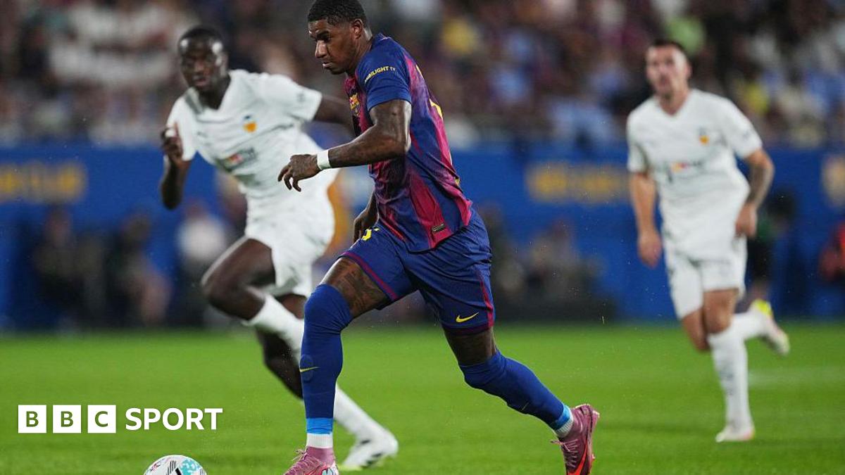 Iată o posibilă reformulare a textului:
“Transmisiune în direct: Barcelona – Valencia, ultimele știri și statistici din La Liga spaniolă, inclusiv confruntări directe”

Sau, folosind sinonime:
“Urmează meciul între Barcelona și Valencia, oferim știri în timp real, informații și date statistice despre campionatul spaniol La Liga, precum și un istoric al întâlnirilor dintre cele două echipe”