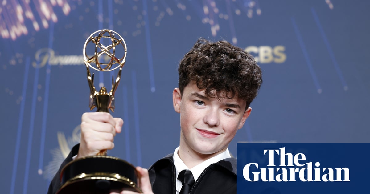Premiile Emmy 2025: Starul Adolescenta, Owen Cooper, stabileste un record istoric ca cel mai tanar castigator al trofeului pentru cel mai bun actor in rol secundar intr-un serial cu episod limitat, din filmsul Adolescenta.