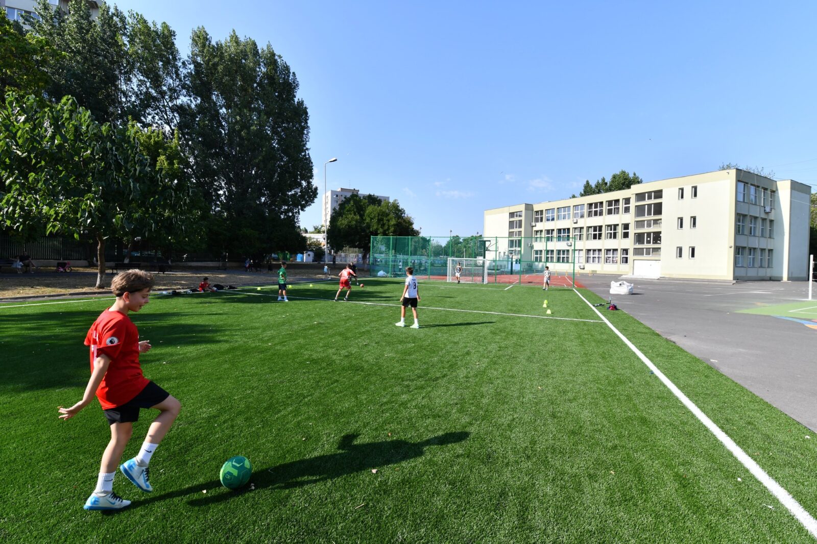 Sector 6 | Primăria amplifică facilitățile sportive din curțile școlilor și liceelor pentru comunitate