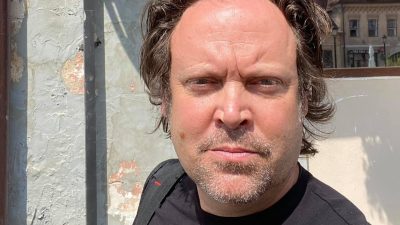 “Biocratie interminabila: Charlie Ottley, susţinătorul României pe plan mondial, se luptă de cinci ani pentru a obține cetățenia acestei țări”