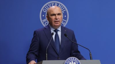 Bolojan estimează că reducerea cu 13.000 a numărului de angajați din administrația publică ar putea genera economii de aproximativ 1,2-1,4 miliarde de leiea noastră”