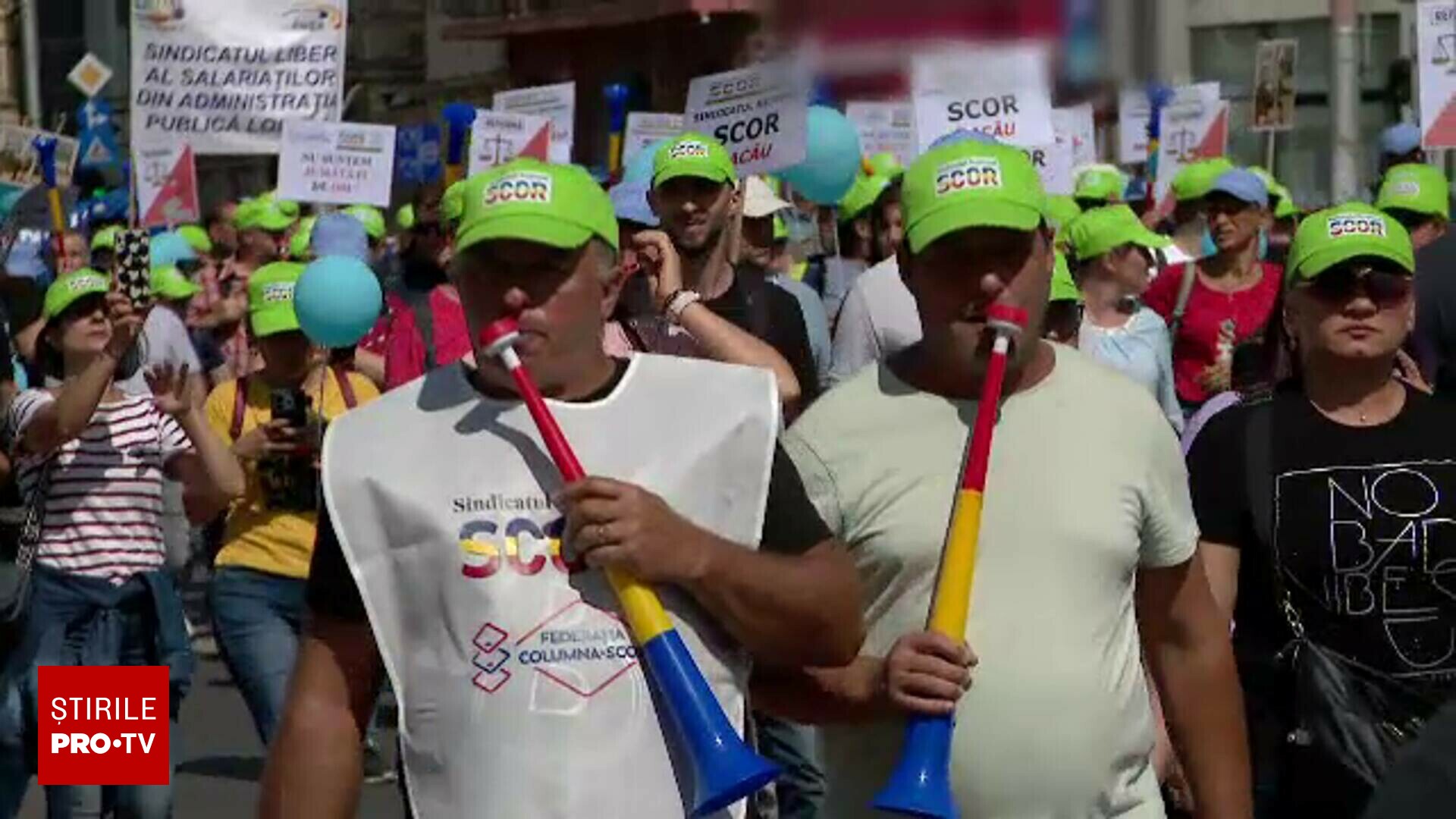 Iată o reformulare a titlului: “Reacția liderilor sindicali din sectorul public după declarația lui Bolojan de a continua reforma administrativă”.
Sau, utilizând sinonime: “Răspunsul sindicatelor din administrația publică la afirmația lui Bolojan privind menținerea planurilor de restructurare”.
Sau, într-o altă variantă: “Poziția sindicaliștilor din sectorul public după anunțul lui Bolojan de a nu abandona inițiativa de reformă”.