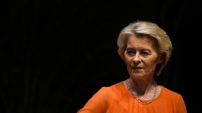 Aeronava în care se afla președinta Comisiei Europene, Ursula von der Leyen, a fost țintă a unui posibil atac din partea Rusiei, forțând aterizarea în siguranță pe teritoriul Bulgariei după o serie de evenimente haotice.