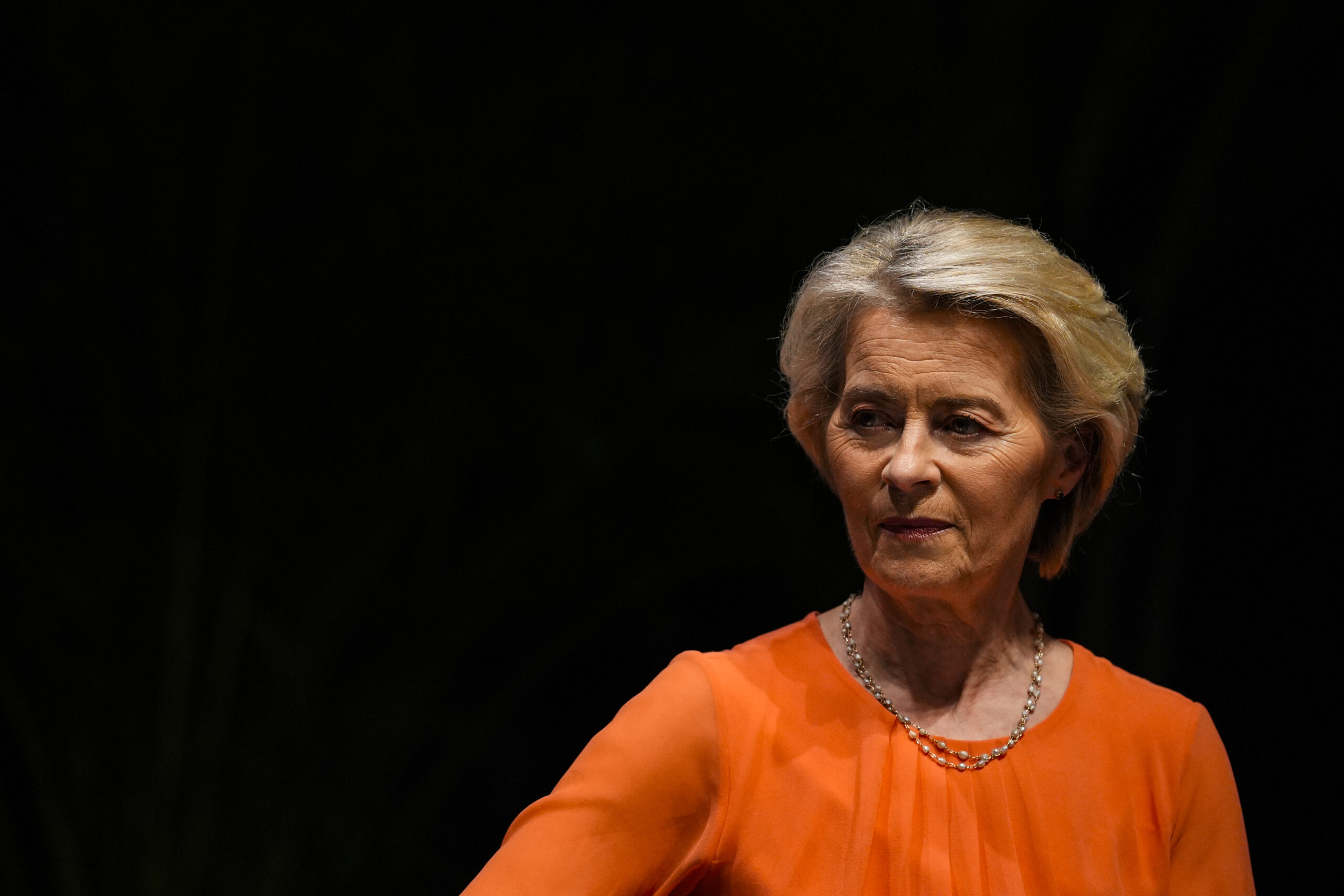 Aeronava în care se afla președinta Comisiei Europene, Ursula von der Leyen, a fost țintă a unui posibil atac din partea Rusiei, forțând aterizarea în siguranță pe teritoriul Bulgariei după o serie de evenimente haotice.