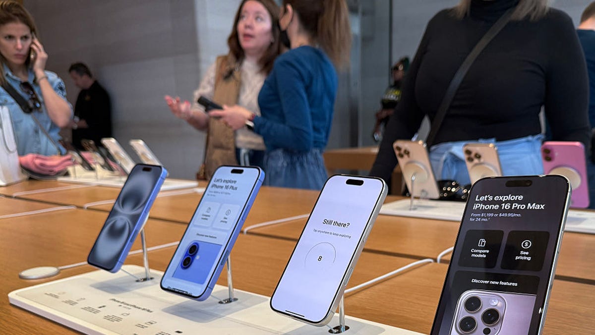 Data lansării noului iPhone 17 se apropie. Aflați când să vă așteptați la el.

Sau o alta varianta:
Lansarea iPhone-ului 17 este iminentă. Descoperiți când va fi disponibil.

Sau o alta varianta:
Noul iPhone 17 este pe cale să fie lansat. Iată când poate fi așteptat.