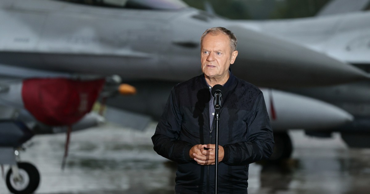 Titlul reformulat ar putea fi: “Prim-ministrul dezvaluie data estimata de livrare a avioanelor F-35 in Polonia, manifestand incredere ca partenerii americani isi vor respecta angajamentele”.