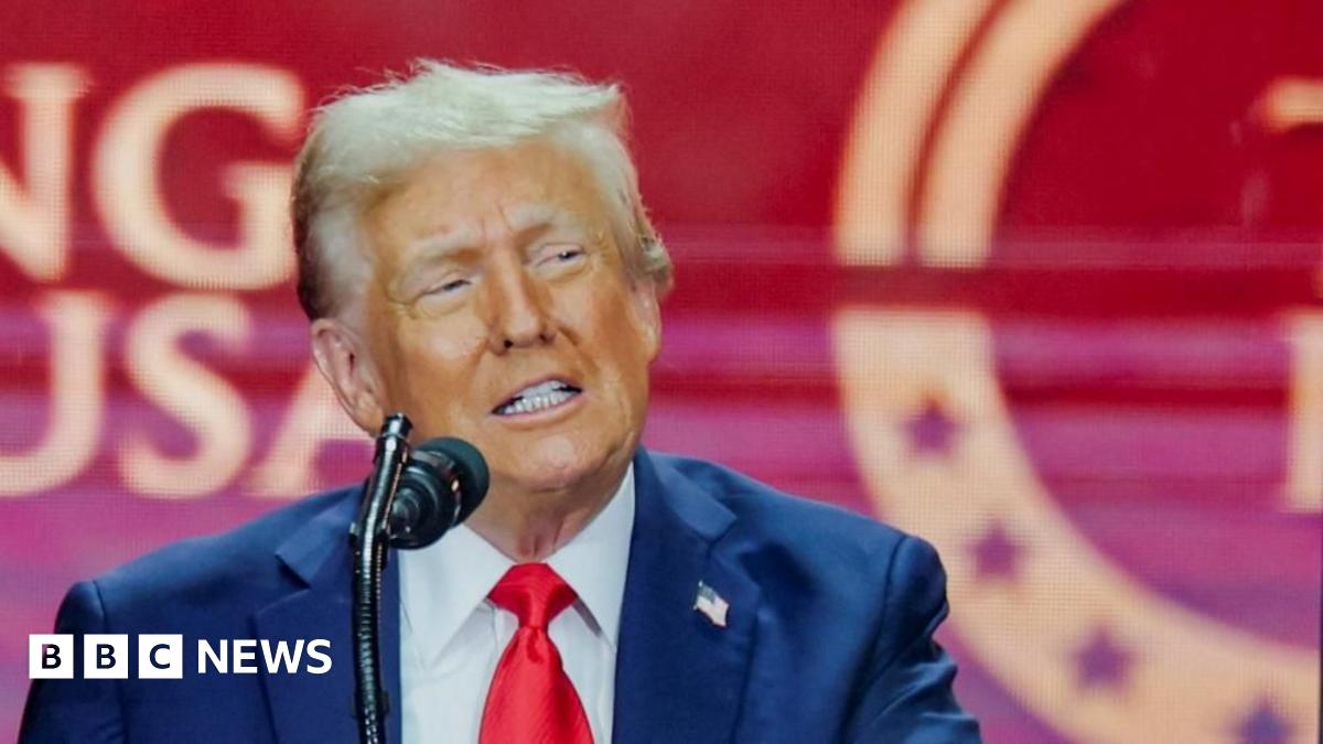 Următoarea știre despre Charlie Kirk: Trump ține un discurs la o comemorare după ce Erika Kirk declară că își iartă presupusul criminal.