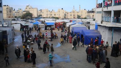 Numeroși rezidenți din Gaza nu au posibilitatea să părăsească zona, în ciuda operațiunii militare israeliene / Costul pentru închirierea unei mașini de transport s-a majorat considerabil, ajungând la 5.000 de shekeliea noastră”