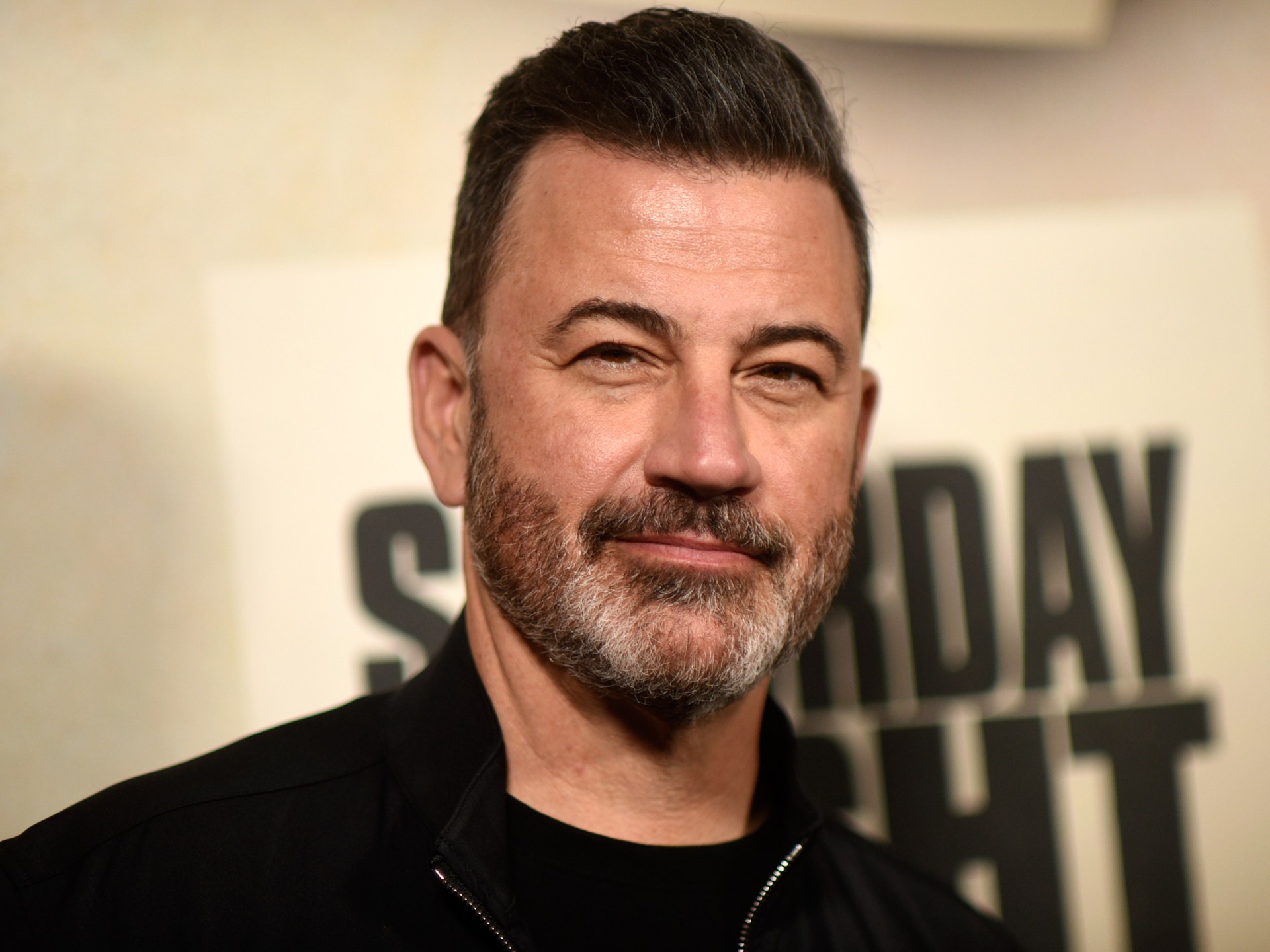 Iată o posibilă reformulare a titlului: “Ce a declarat Jimmy Kimmel despre Charlie Kirk înainte ca emisiunea să fie eliminată de la ABC? | Știri despre Donald Trump”
Sau, utilizând sinonime:
“Care au fost cuvintele lui Jimmy Kimmel despre Charlie Kirk care au dus la întreruperea emisiunii la ABC? | Ultimele știri despre Donald Trump”
Sau, fără a menționa numele site-ului:
“Ce a spus Jimmy Kimmel despre Charlie Kirk care a provocat o reacție puternică și întreruperea emisiunii? | Știri despre politicianul american Donald Trump”
