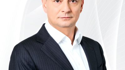 Anunț oficial: restricțiile de trafic de pe Splaiul Independenței se vor ridica sâmbătă ca urmare a avansării lucrărilor de la planșeul Unirii. Daniel Băluță, primarul Sectorului 4 din București, asigură că lucrarile vor progresa fără a cauza perturbații semnificative ale traficului urban.