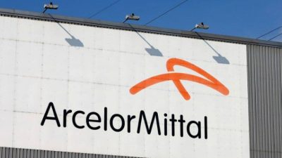 Plăți de compensare pentru angajații ArcelorMittal Hunedoara cu peste 15 ani de experiență: vor primi 12 salarii într-o singură tranșăea noastră”
