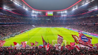 O monument dedicat lui Franz Beckenbauer a fost dezvelit în fața stadionului echipei Bayern Münchenea noastră”