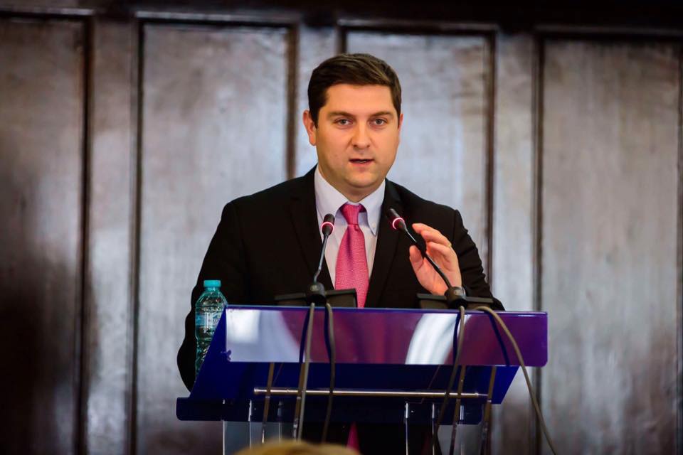 Liderul PSD Iași solicită demisia președintelui Consiliului Județean după tragedia de la Spitalul de Copii, considerând că acest dezastru reflectă incompetența și indiferența administrației județeneea noastră”