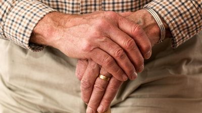 Bolojan: Indiferent dacă suntem de acord sau nu, este necesar să majorăm limita de vârstă pentru pensionare