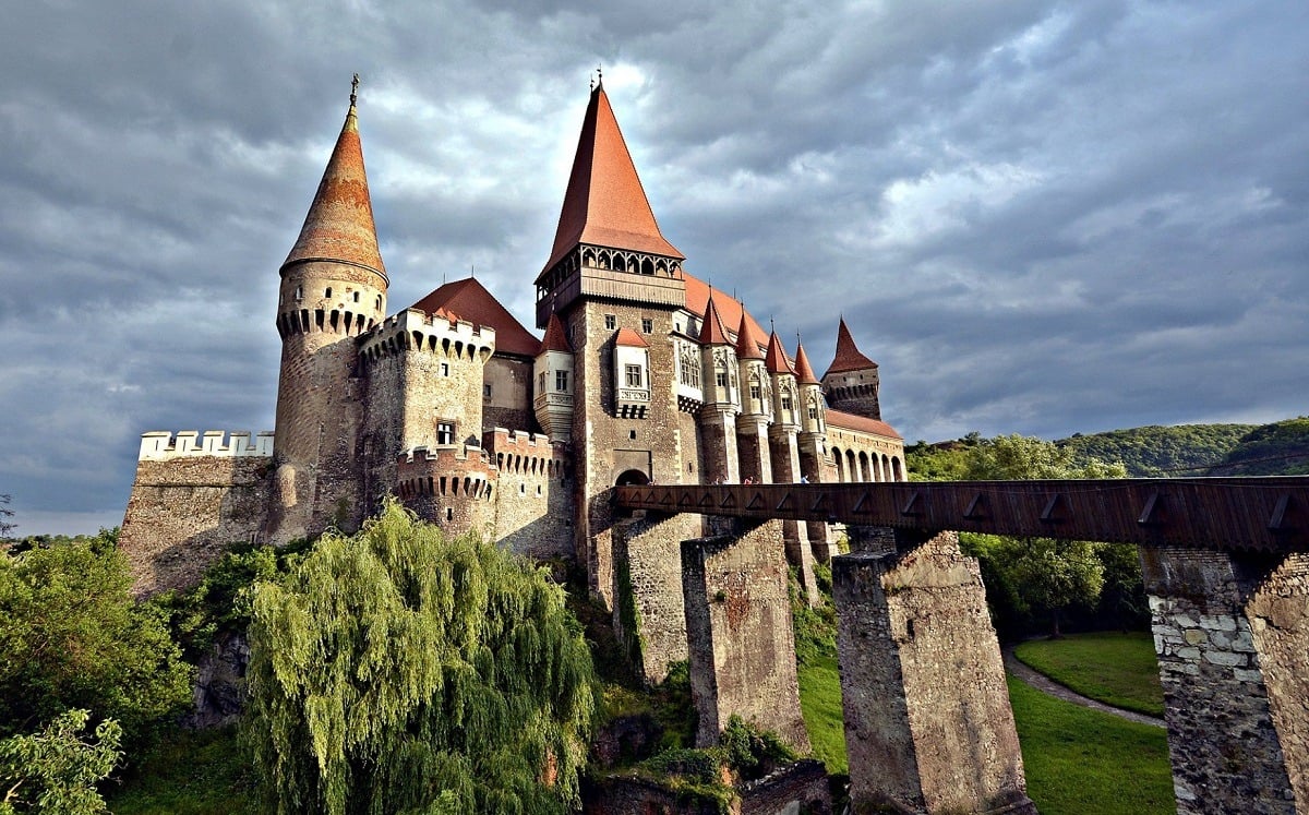 Cavalerul de pe Turnul Buzdugan de la Castelul Corvinilor a fost coborât pentru lucrări de restaurareea noastră”