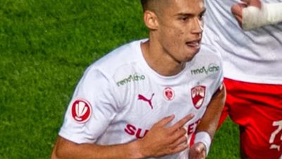 Titlul postării de știri ar putea fi reformulat astfel: “Un gol demn de un campion” / Videoclip. Cătălin Cîrjan, lovitura de mare calitate înscrie gol în poarta echipei Petrolul.

Sau, într-o altă variantă:

“Execuție de mare clasă” / Înregistrare video. Cătălin Cîrjan marchează un gol spectaculos în poarta formației Petrolul.

Sau:

“Un moment de geniu” / Înregistrare video. Cătălin Cîrjan înscrie un gol de excepție în poarta echipei Petrolul.