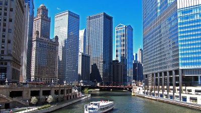 Trump reia amenințările de intervenție militară în Chicago, guvernatorul acuzându-l de comportament autoritarea noastră”
