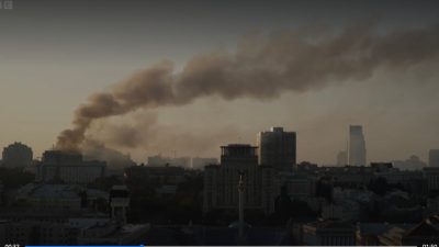 Zelenski condamnă atacul dureros asupra clădirii principale a guvernului din Kiev, după ce Rusia a lansat o ofensivă asupra capitalei ucraineneea noastră”