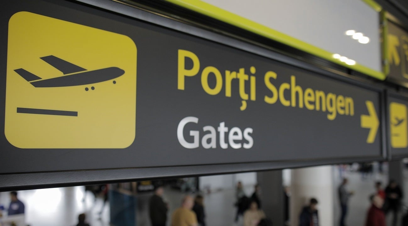 Trei cetățeni iranieni surprinși la aeroportul „Henri Coandă” cu documente falsificate în încercarea de a intra ilegal în zona Schengenea noastră”
