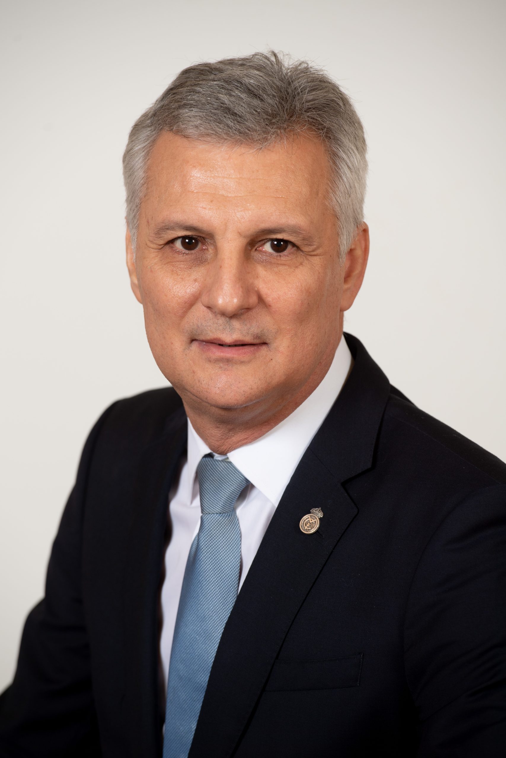 Daniel Zamfir îl atacă pe Bolojan: Anularea limitelor adaosului comercial afectează cei defavorizați