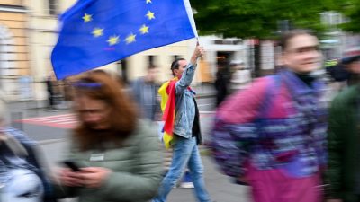 Majoritatea cetățenilor doresc ca Uniunea Europeană să le asigure o protecție mai eficientă în fața provocarilor globale și a amenințărilor de securitate / Românii se plasează sub media europeană conform unui sondaj de opinie.ea noastră”