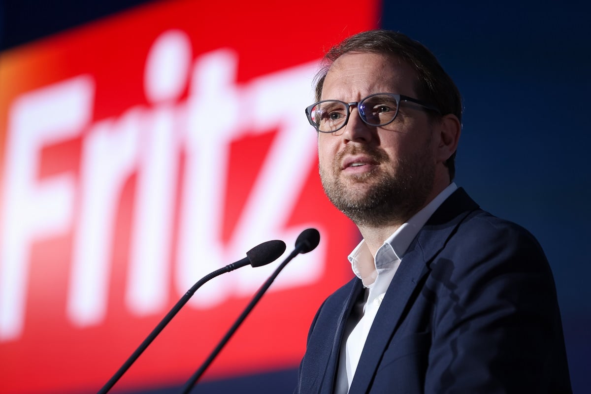 Președintele USR, Dominic Fritz, afirmă că poate să-și pună ceasul pe ceasornicul comportamentului periodic al celor care se ocupă de familia sa / În plus, în august, a vizitat socrii în China, ceea ce reprezintă o problemă pentru Realitatea Plusea noastră”