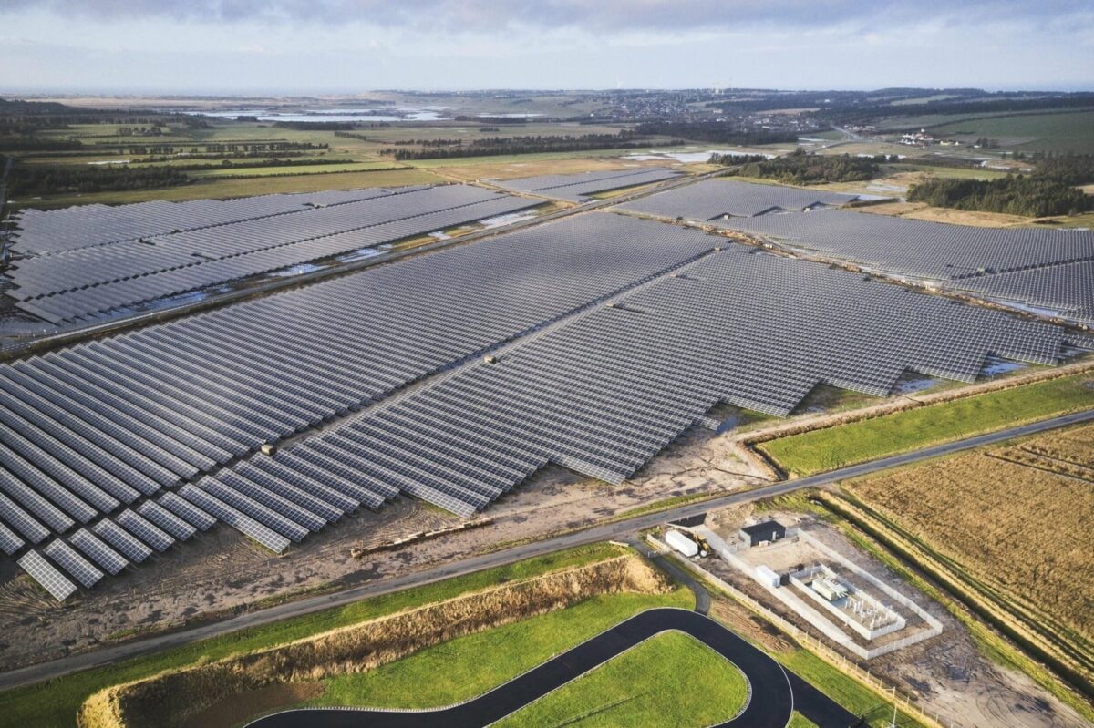 Aeroportul Internațional „George Enescu” din Bacău va fi primul care va beneficia de un parc fotovoltaic, cu o investiție de peste 25 de milioane de leiea noastră”