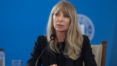 Victoria Stoiciu, senatoră: George Simion mă etichetează ca fiind „globalistă” din cauza refuzului de a-l lăuda pe Charlie Kirk; propaganda ușor de evitat – adevărații patrioți sunt cei ce rezolvă probleme reale și nu cei ce profitează de conflicte create pentru dezbinareea noastră”