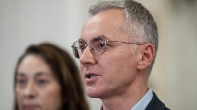 Stelian Ion, deputat USR, avertizează asupra confiscării sumelor împrumutate ilegal de către cămătari și solicită legi stricte pentru combaterea cămătăriei, fără a lăsa spațiu de manevră infractorilorea noastră”