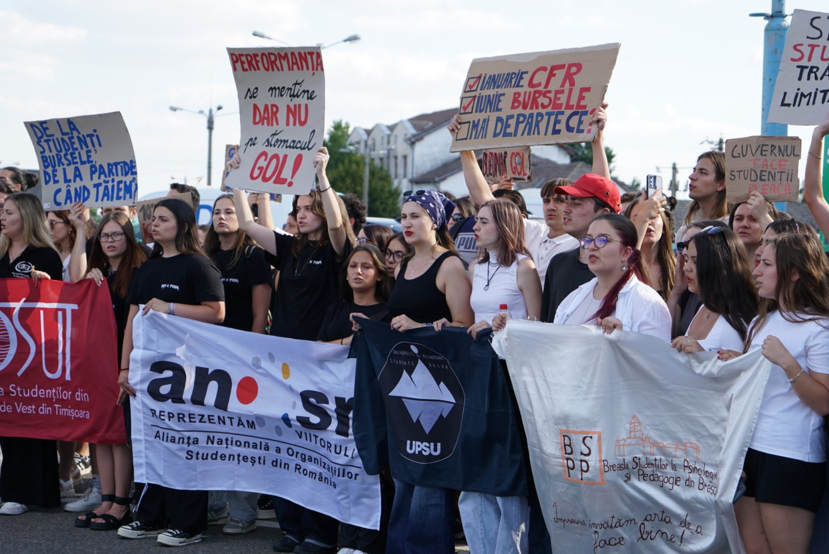 Mitinguri studențești în întreaga țară pe 29 septembrie, în semn de protest față de măsurile de austeritate ale Guvernului, anunță organizațiile studențești. ANOSR întreabă dacă „Educația suportă consecințele guvernărilor ineficiente”ea noastră”