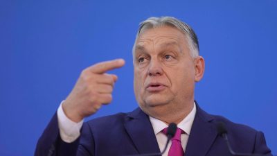 Viktor Orban condamnă încălcarea suveranității Poloniei, afirmând că este inacceptabilă și susține că acțiunea confirmă rationalitatea și validitatea politicii noastre de promovare a păcii; de asemenea, exprimă sprijin pentru eforturile fostului președinte american Donald Trumpea noastră”