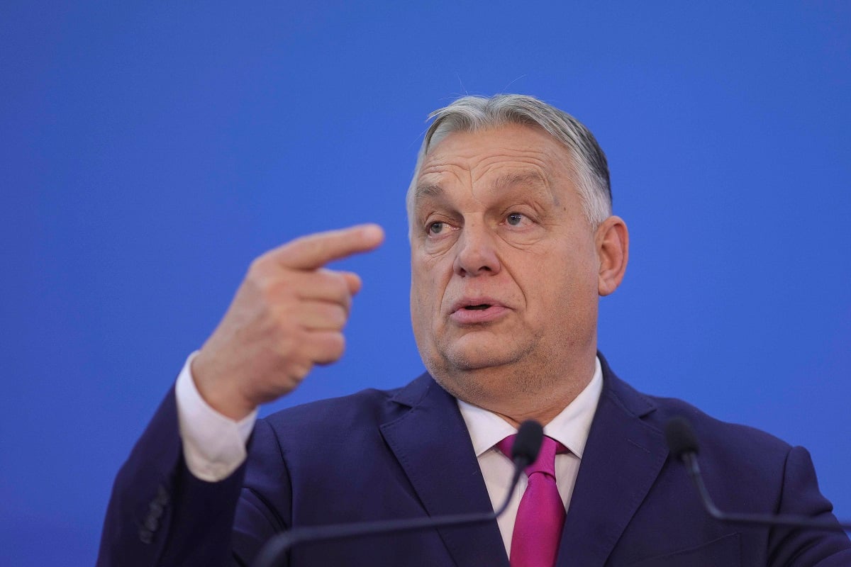 Viktor Orban condamnă încălcarea suveranității Poloniei, afirmând că este inacceptabilă și susține că acțiunea confirmă rationalitatea și validitatea politicii noastre de promovare a păcii; de asemenea, exprimă sprijin pentru eforturile fostului președinte american Donald Trumpea noastră”