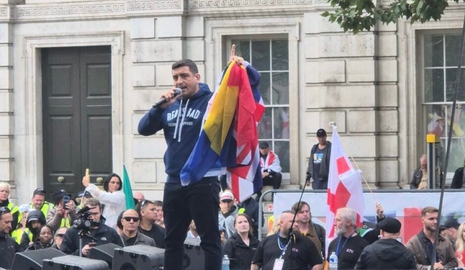 AUR sesizează autoritățile cu o plângere penală în urma amenințărilor online la adresa lui George Simion, după participarea sa la protestul anti-imigrație din Londraea noastră”