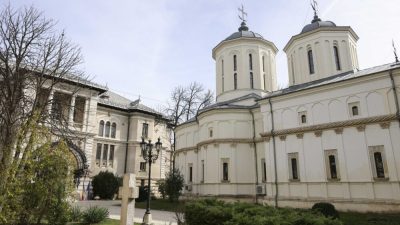 Palatul Cotroceni iluminat în roșu pentru a marca Ziua Internațională de Conștientizare a Bolii Duchenne