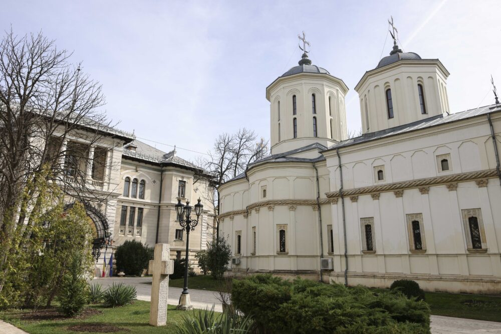 Palatul Cotroceni iluminat în roșu pentru a marca Ziua Internațională de Conștientizare a Bolii Duchenne