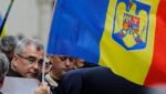 Petrișor Peiu, candidatul desemnat de AUR pentru funcția de premier, îl laudă pe Adrian Năstase drept „cel mai capabil prim-ministru al României”, în timp ce partidul de extremă dreapta se autodefinește drept antisistem, deși Năstase are două condamnări pentru corupțieea noastră”