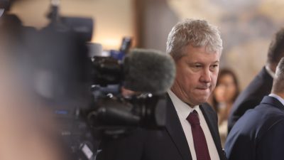 Cătălin Predoiu afirmă: Vom rămâne uniți, vom depăși moțiunile de cenzură și vom continua cu strategii pentru dezvoltarea României; prioritatea următoarelor etape trebuie să fie creșterea PIB-ului, deoarece economia țării a fost prea dependentă de consum.ea noastră”