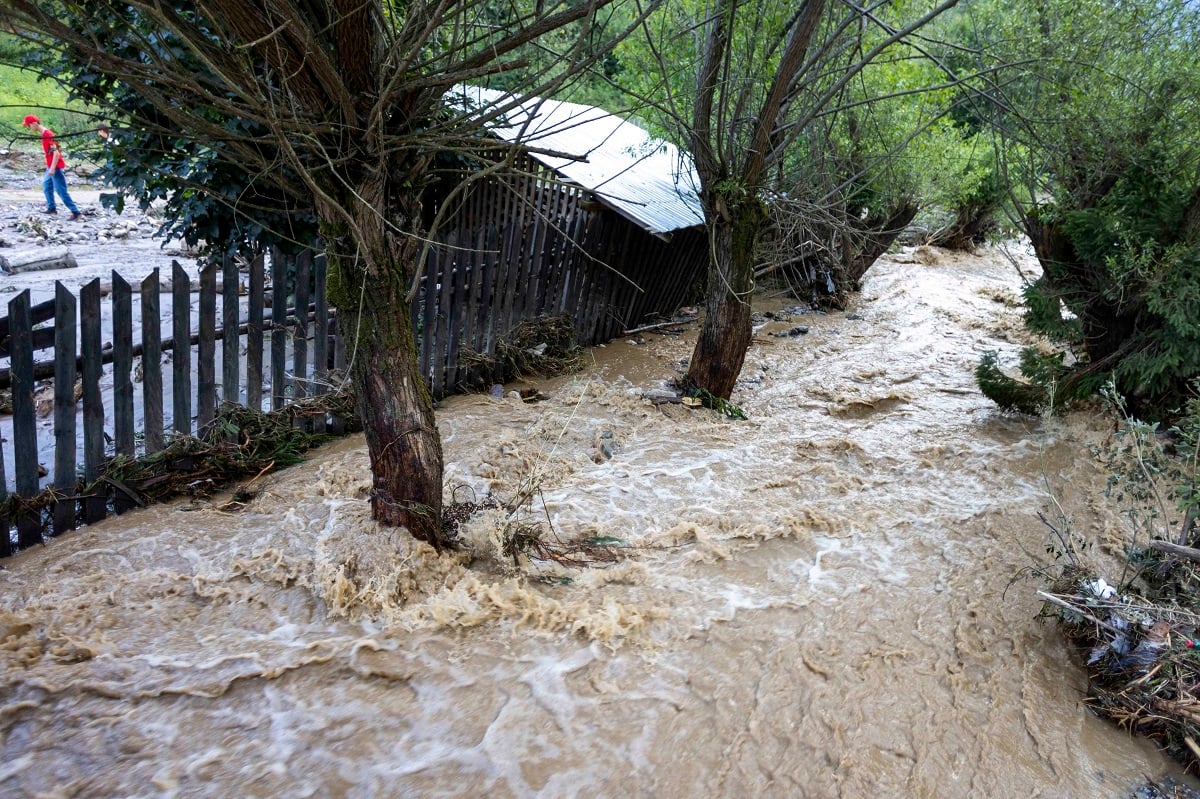 Alertă de cod galben pentru inundații în nouă județe, hidrologii avertizează despre creșteri bruște ale apelor pe versanți, torenți și pâraie în întreaga țarăea noastră”