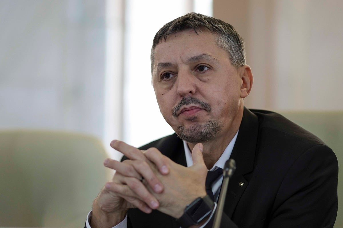 Daniel David despre moțiunea împotriva sa: Educația, în pericol — un sistem cu aproape jumătate dintre elevi analfabeți funcțional, devine un risc pentru securitatea națională, iar ignorarea acestei situații poate conduce la declinul civilizației noastre într-un climat de întuneric intelectualea noastră”